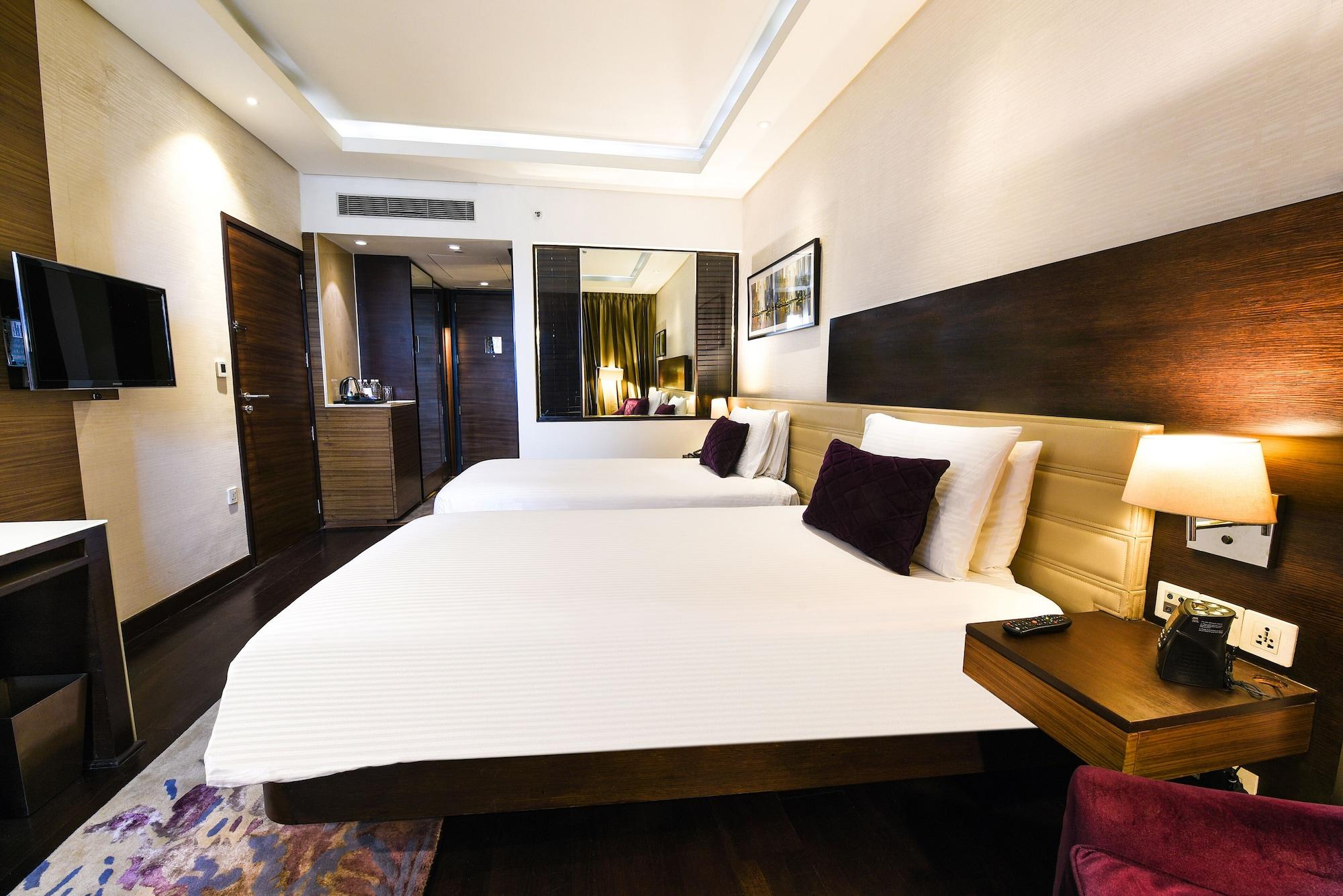 Doubletree By Hilton Gurugram Baani Square Ξενοδοχείο Γκουργκάον Εξωτερικό φωτογραφία