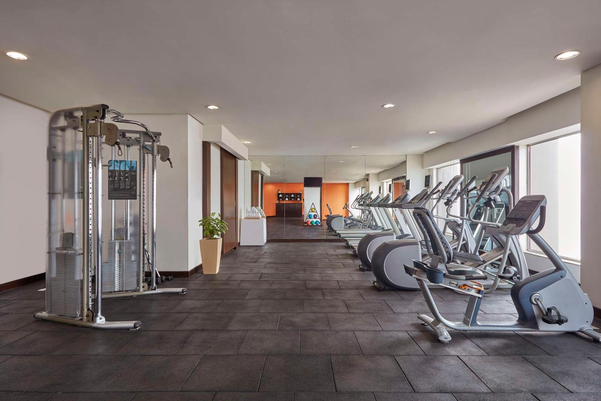 Doubletree By Hilton Gurugram Baani Square Ξενοδοχείο Γκουργκάον Εξωτερικό φωτογραφία