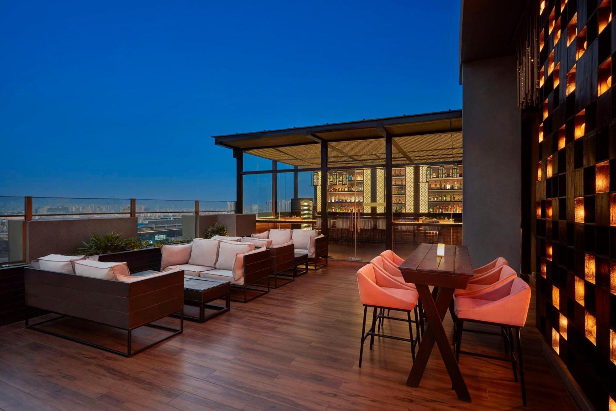 Doubletree By Hilton Gurugram Baani Square Ξενοδοχείο Γκουργκάον Εξωτερικό φωτογραφία
