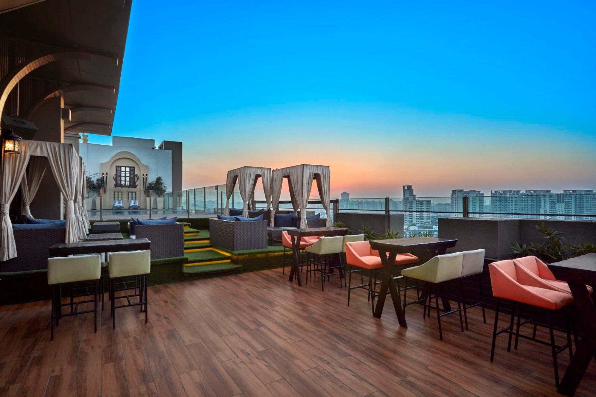Doubletree By Hilton Gurugram Baani Square Ξενοδοχείο Γκουργκάον Εξωτερικό φωτογραφία