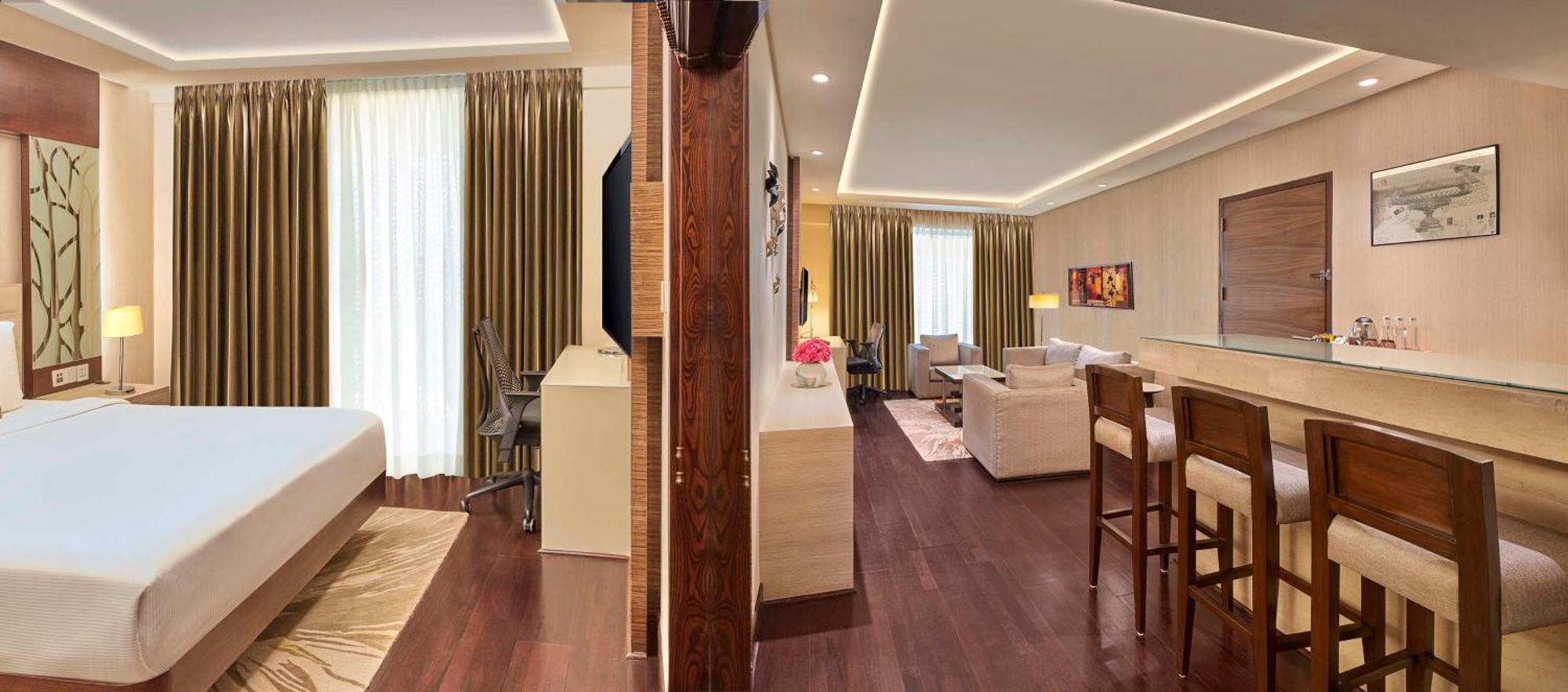 Doubletree By Hilton Gurugram Baani Square Ξενοδοχείο Γκουργκάον Εξωτερικό φωτογραφία