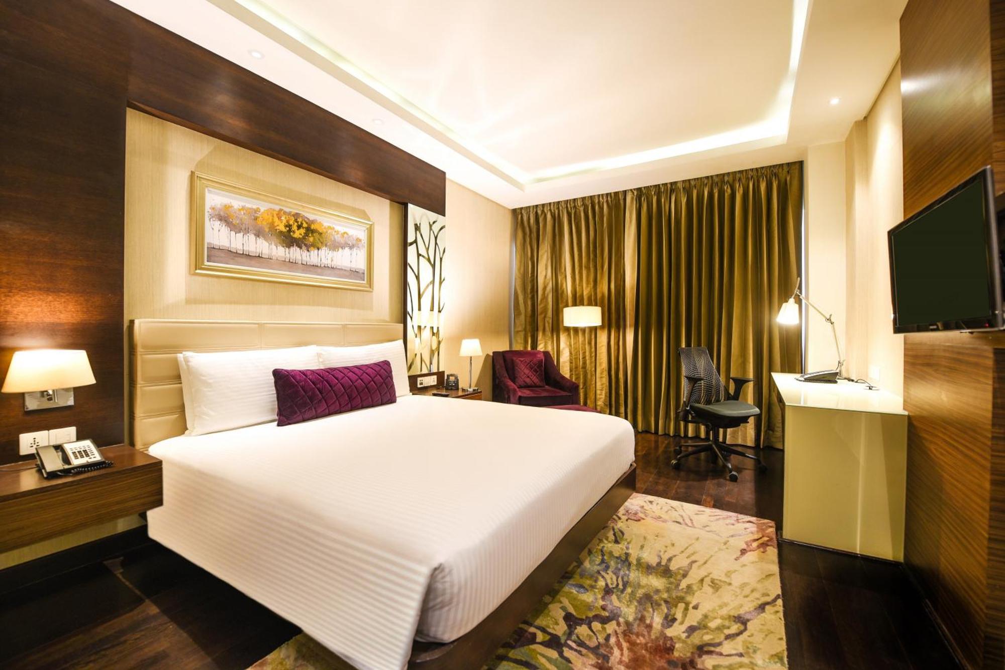 Doubletree By Hilton Gurugram Baani Square Ξενοδοχείο Γκουργκάον Εξωτερικό φωτογραφία