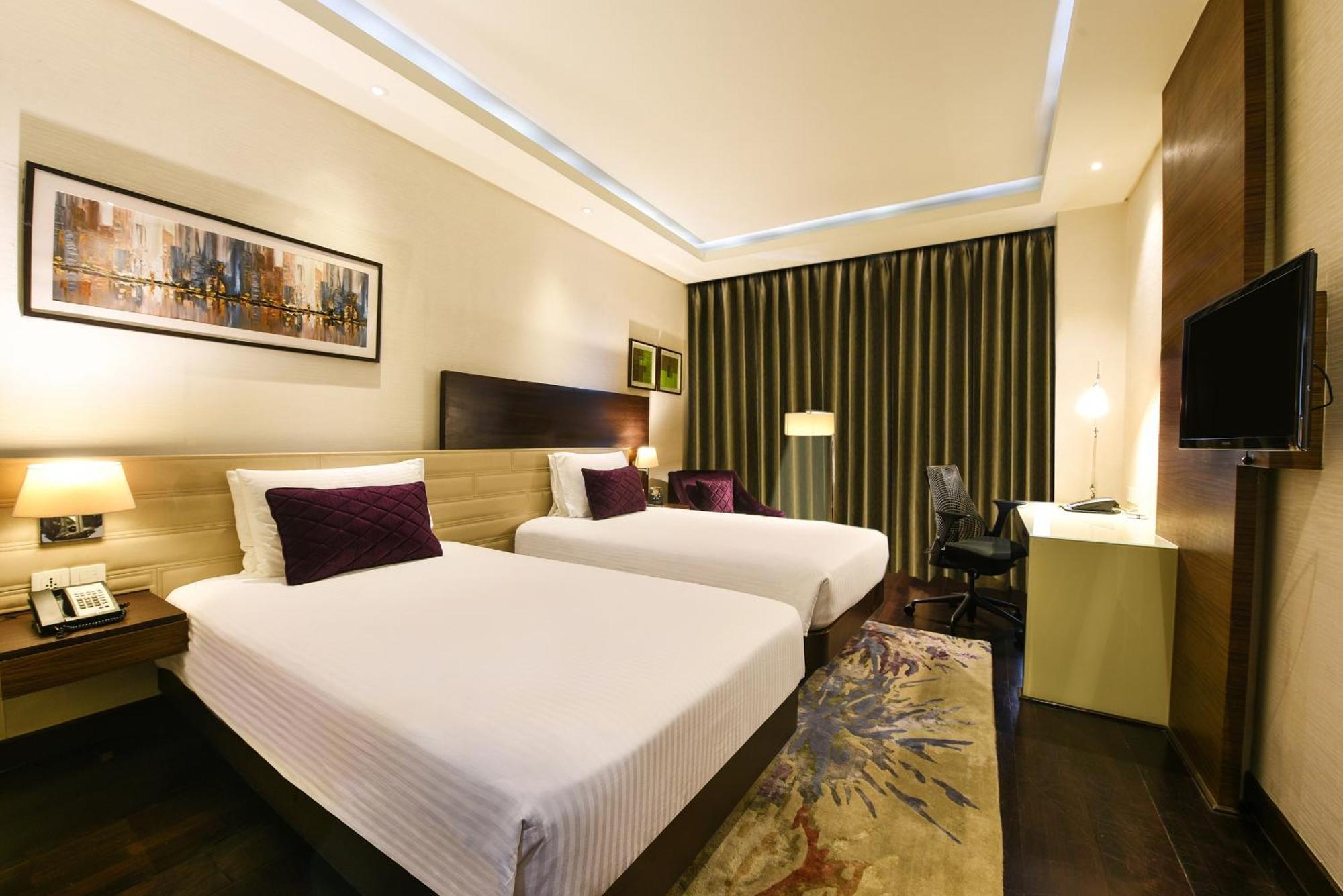 Doubletree By Hilton Gurugram Baani Square Ξενοδοχείο Γκουργκάον Εξωτερικό φωτογραφία