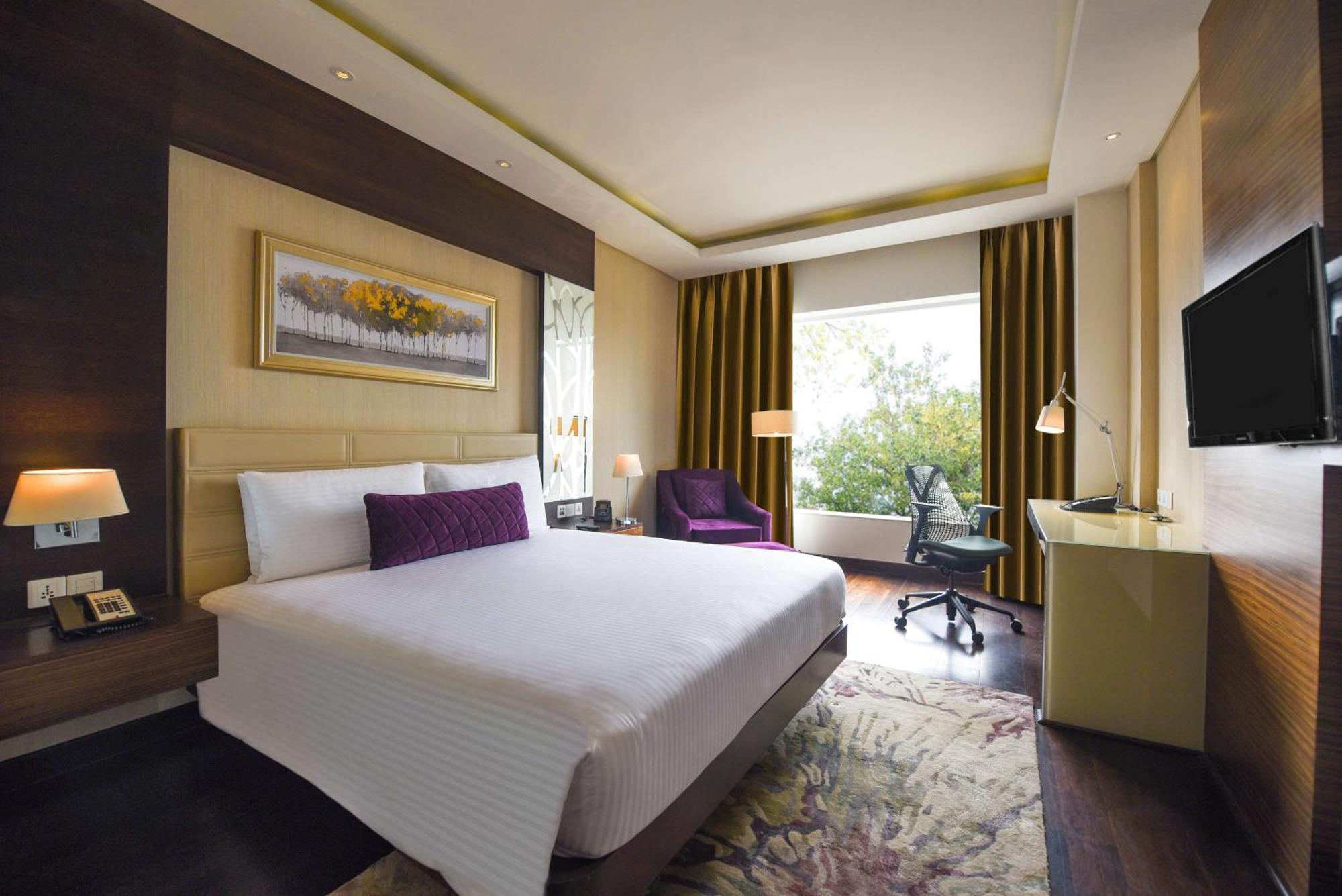 Doubletree By Hilton Gurugram Baani Square Ξενοδοχείο Γκουργκάον Εξωτερικό φωτογραφία