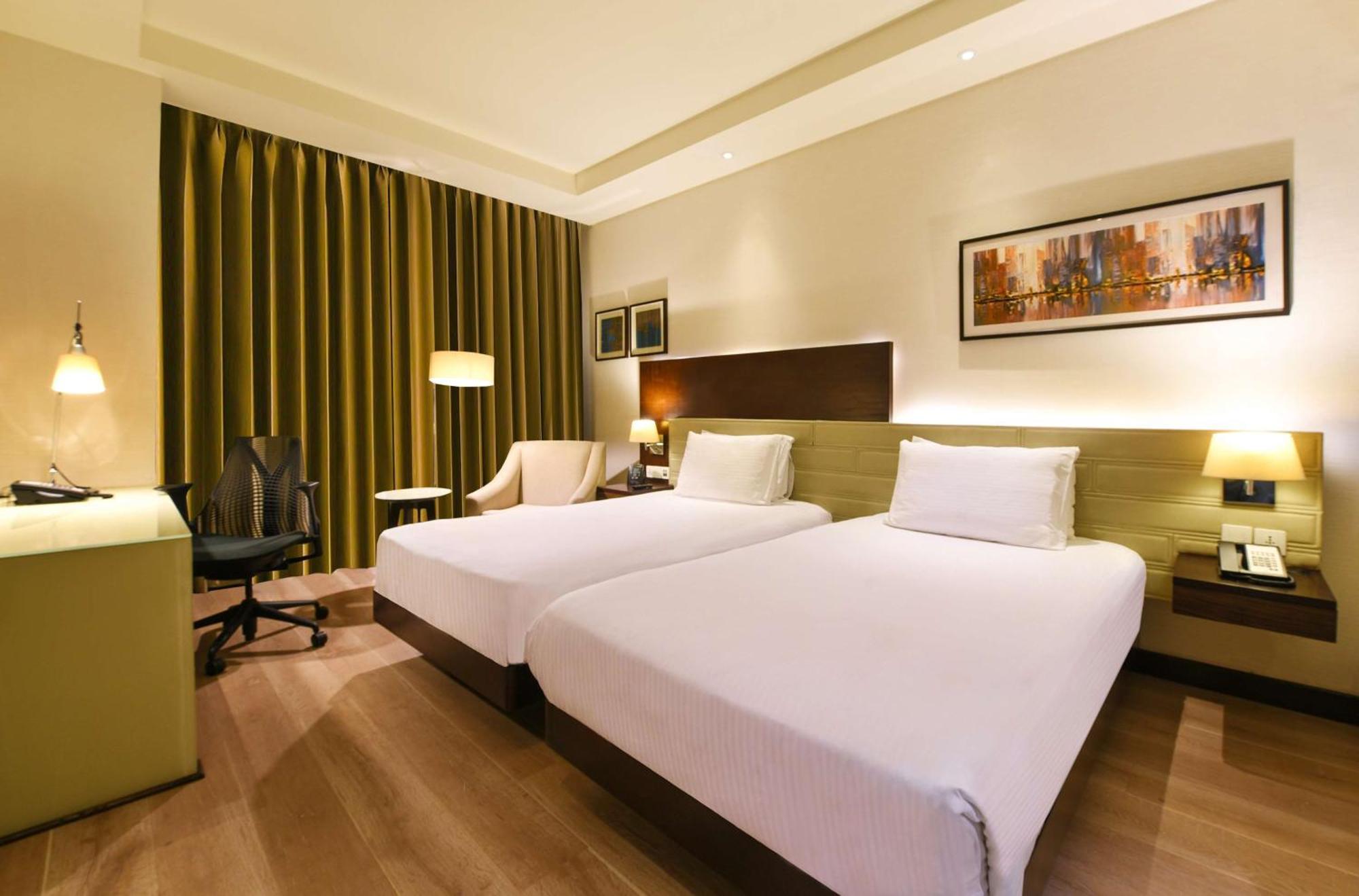 Doubletree By Hilton Gurugram Baani Square Ξενοδοχείο Γκουργκάον Εξωτερικό φωτογραφία