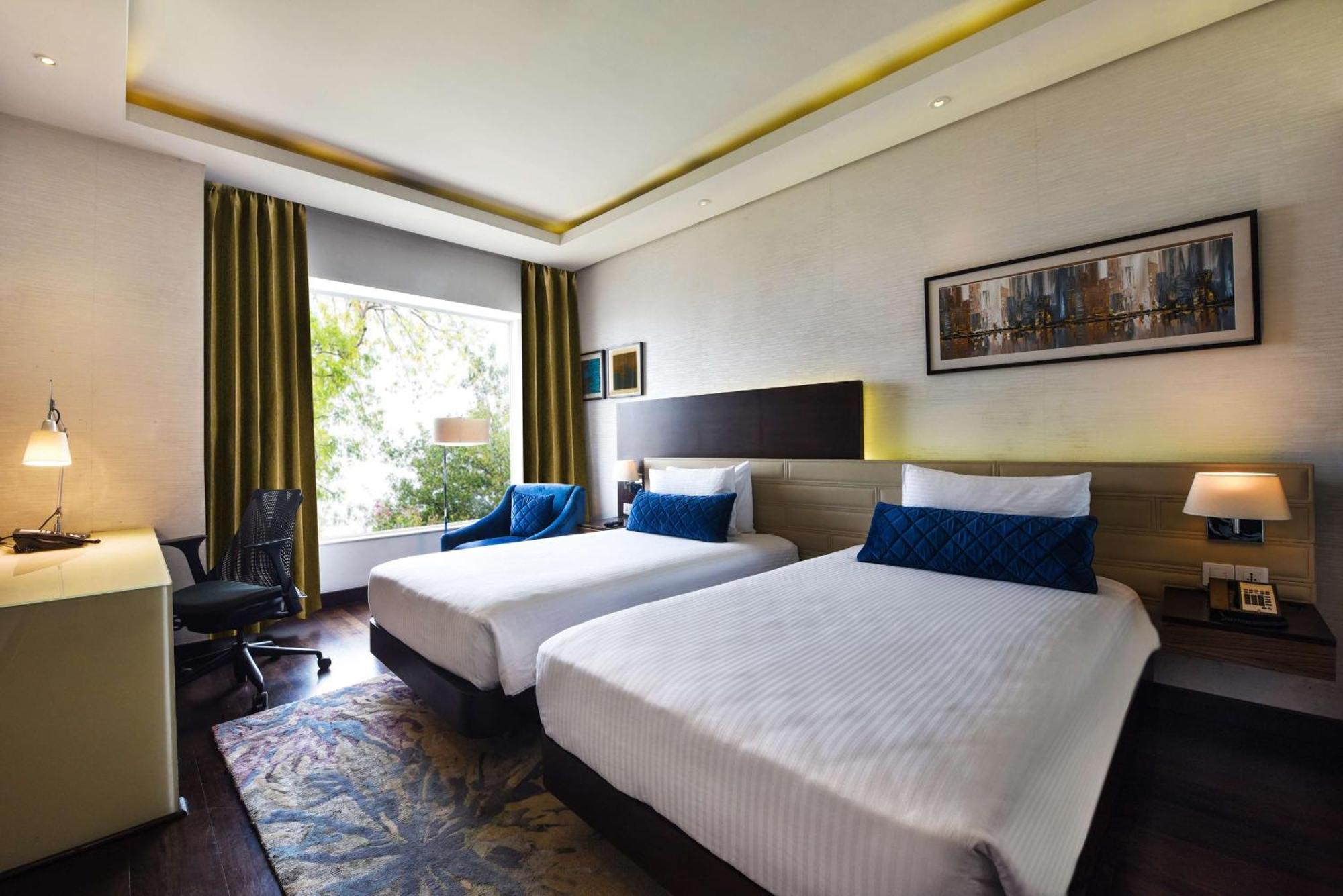 Doubletree By Hilton Gurugram Baani Square Ξενοδοχείο Γκουργκάον Εξωτερικό φωτογραφία
