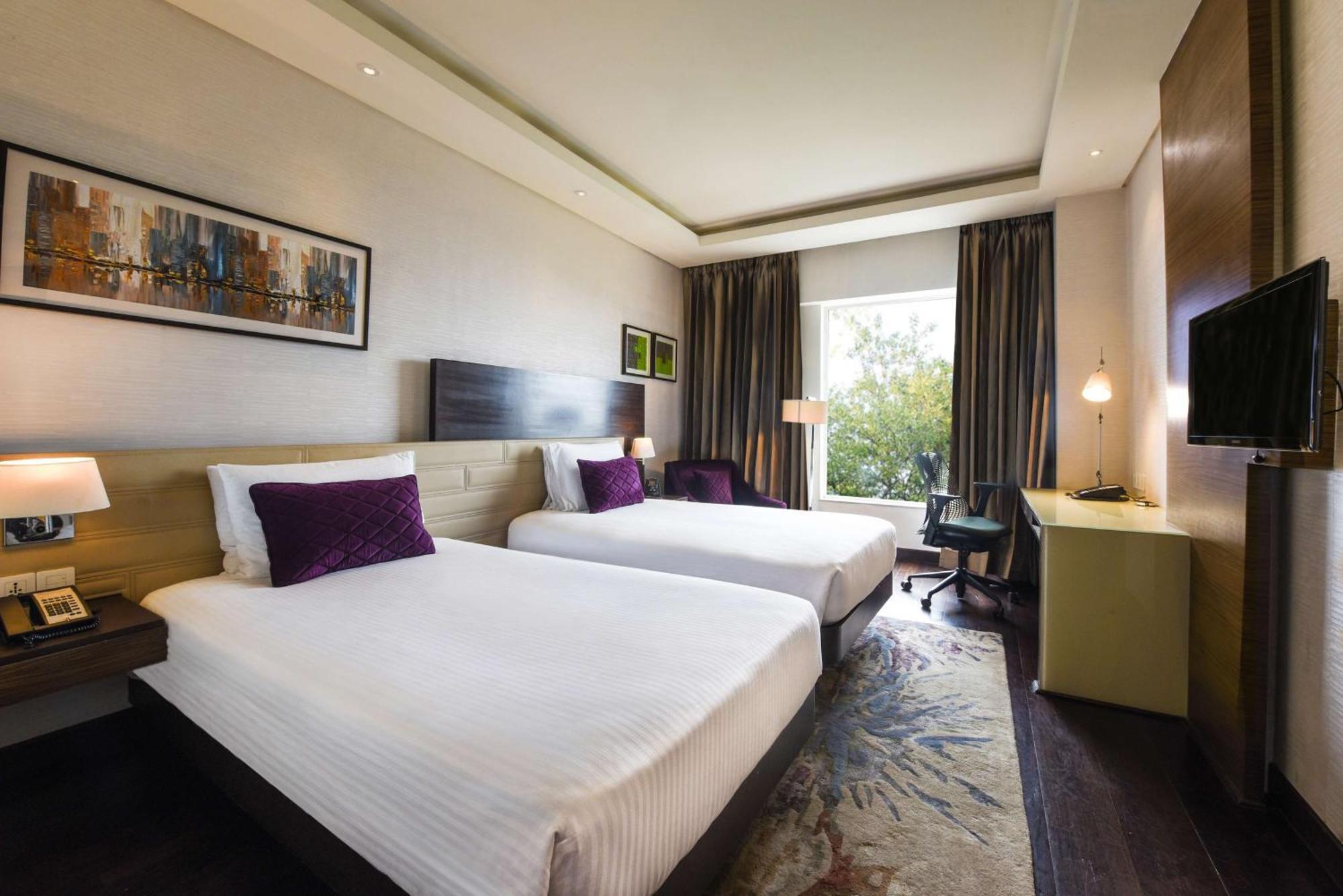 Doubletree By Hilton Gurugram Baani Square Ξενοδοχείο Γκουργκάον Εξωτερικό φωτογραφία