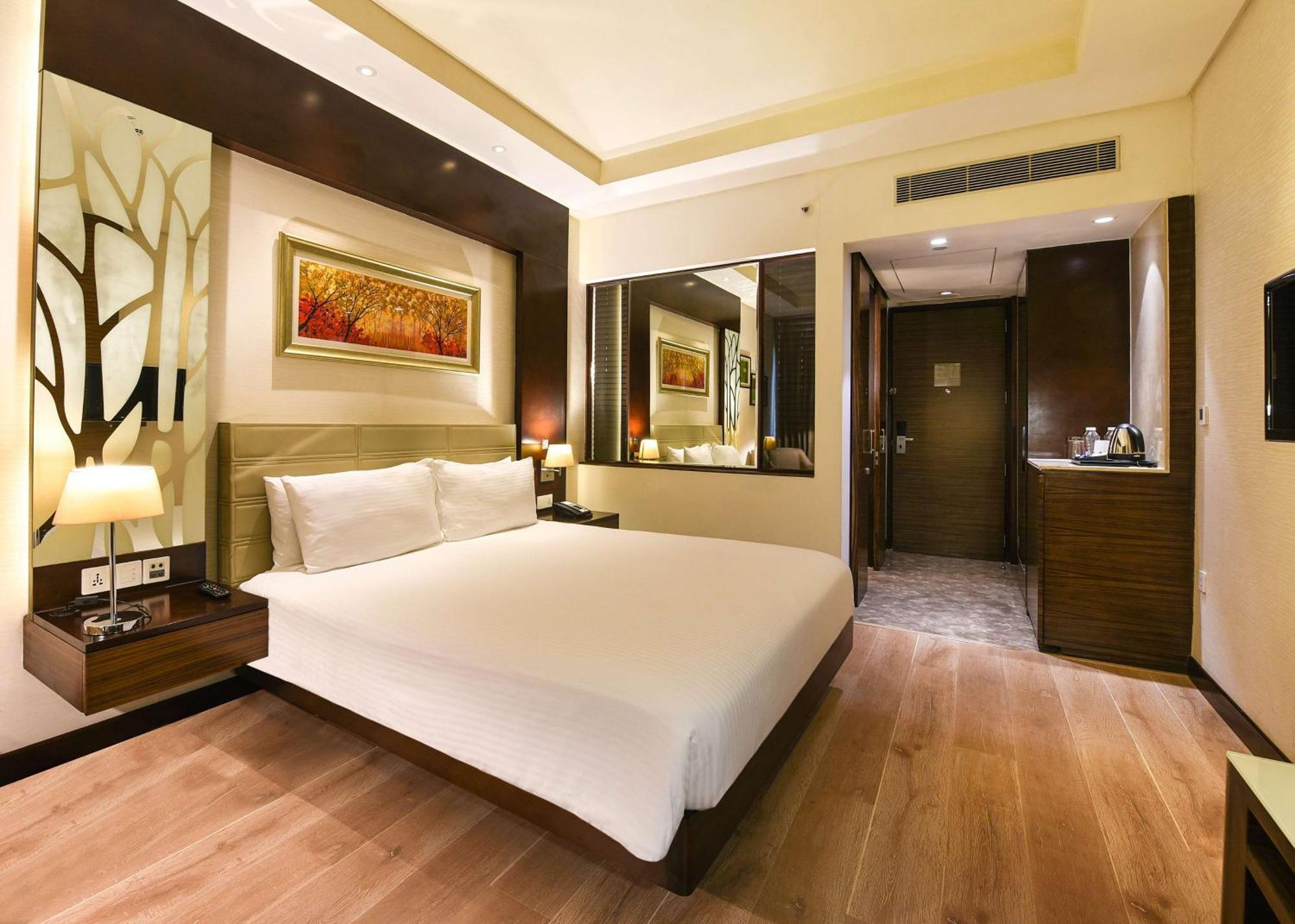 Doubletree By Hilton Gurugram Baani Square Ξενοδοχείο Γκουργκάον Εξωτερικό φωτογραφία