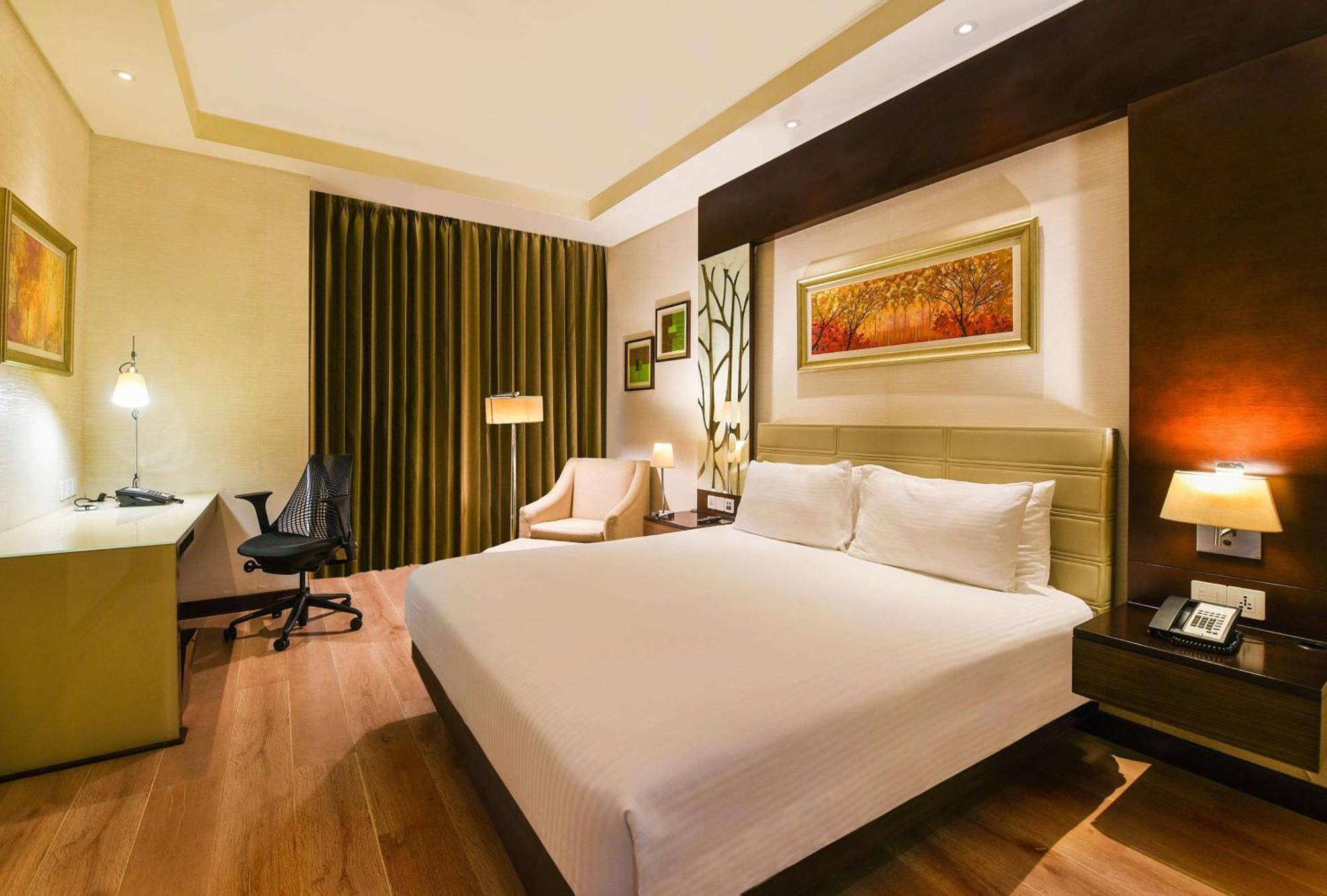 Doubletree By Hilton Gurugram Baani Square Ξενοδοχείο Γκουργκάον Εξωτερικό φωτογραφία