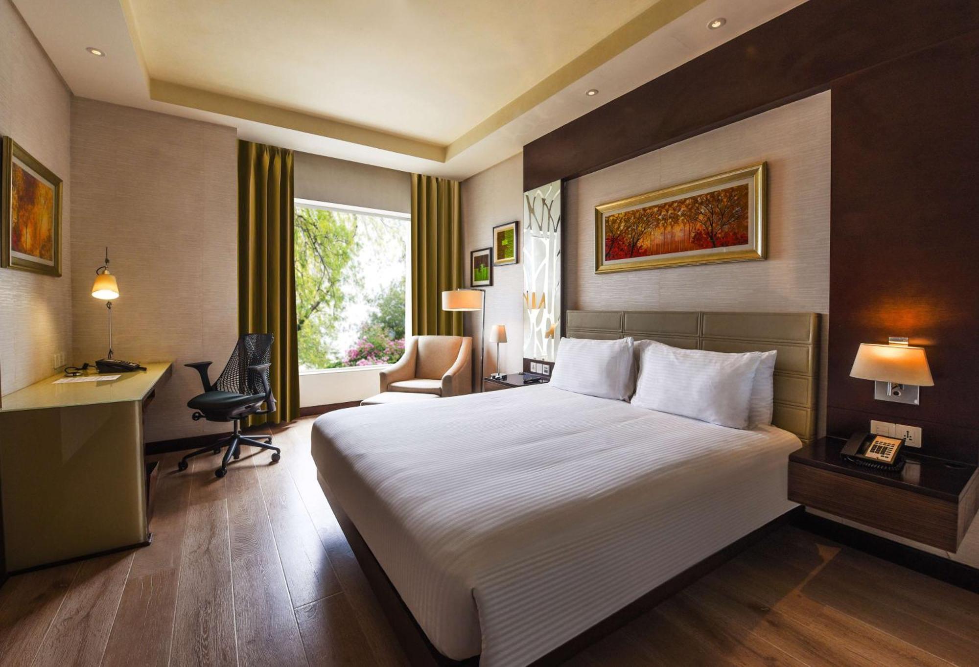 Doubletree By Hilton Gurugram Baani Square Ξενοδοχείο Γκουργκάον Εξωτερικό φωτογραφία