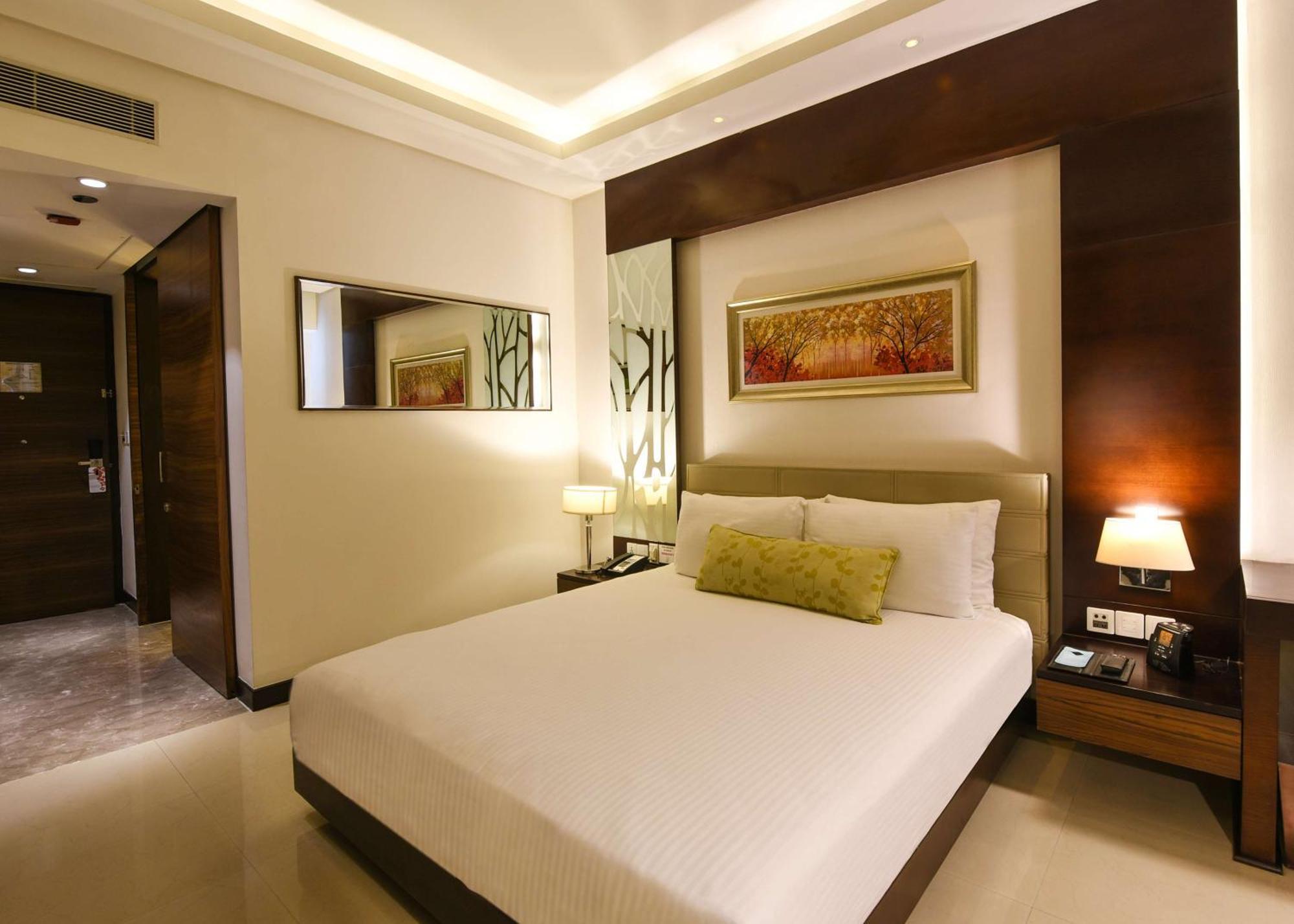 Doubletree By Hilton Gurugram Baani Square Ξενοδοχείο Γκουργκάον Εξωτερικό φωτογραφία