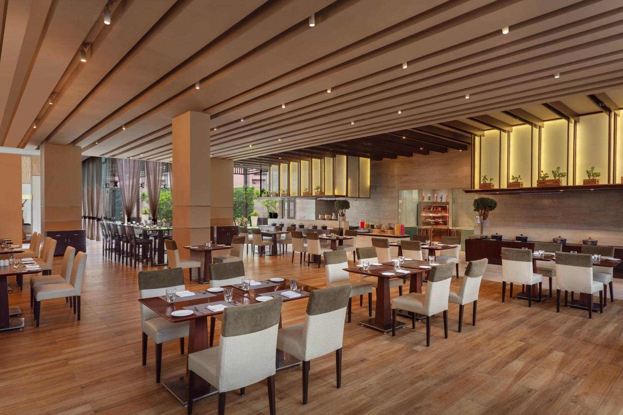 Doubletree By Hilton Gurugram Baani Square Ξενοδοχείο Γκουργκάον Εξωτερικό φωτογραφία