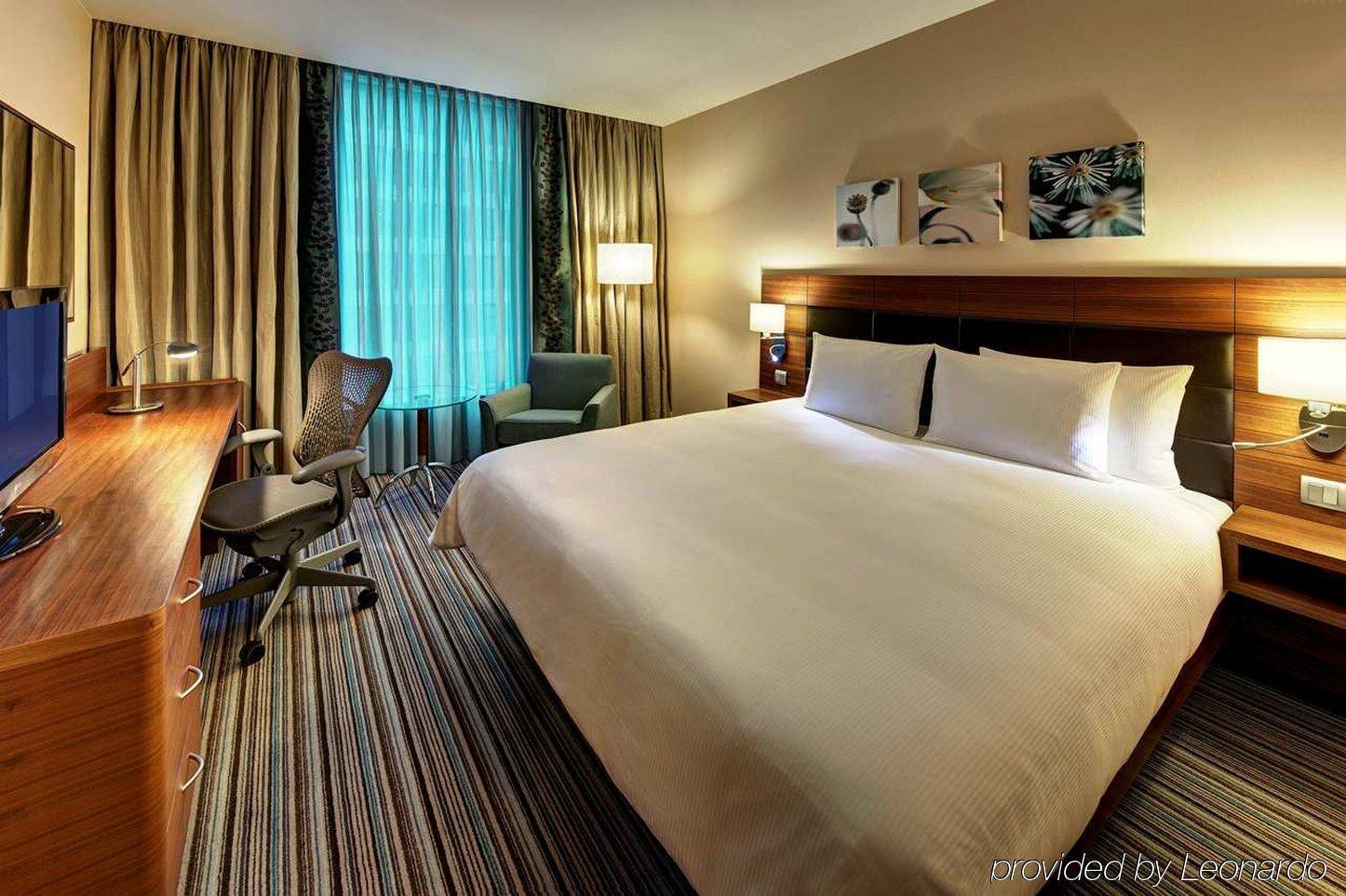 Doubletree By Hilton Gurugram Baani Square Ξενοδοχείο Γκουργκάον Δωμάτιο φωτογραφία
